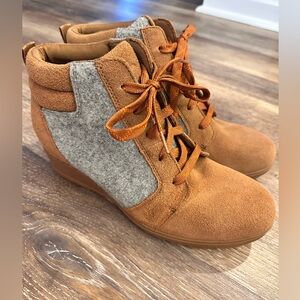 Sorel Evie Ankle Lace Bootie Tan/Camel and Gray